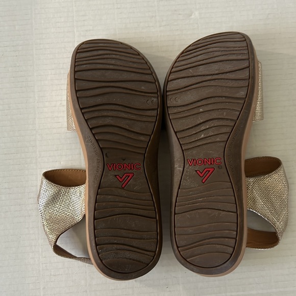 Vionic "Raz Metallic" Gold Adjustable Platform Wedge Sandals 10 - Picture 7 of 7